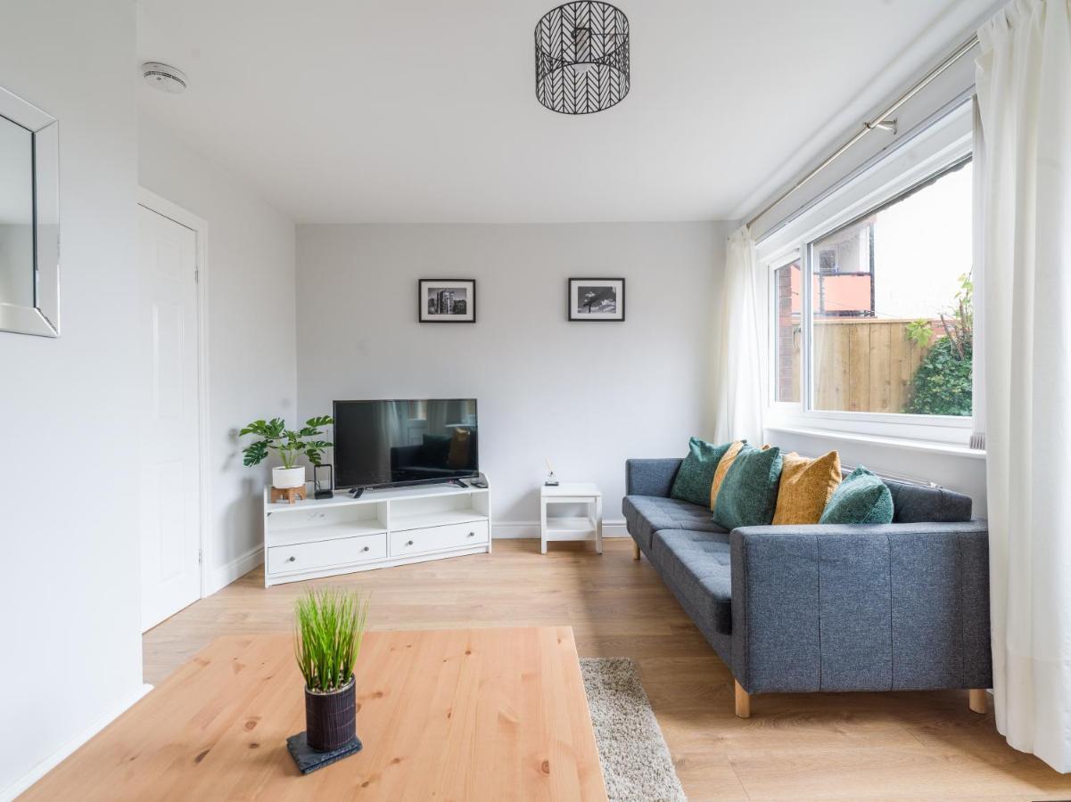 Charming 3-Bed House In Newcastle Upon Tyne Villa Exterior photo