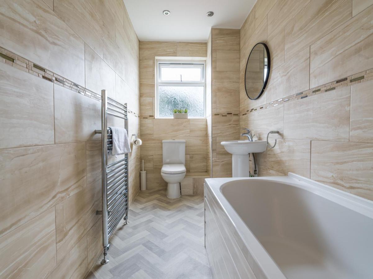 Charming 3-Bed House In Newcastle Upon Tyne Villa Exterior photo